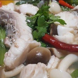 ต้มยำปลากะพง 冬阴功鲈鱼