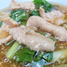 ก๋วยเตี๋ยวยายจุ้นท่าเรือป้อมเพชร