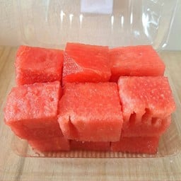 แตงโม หั่นเต๋า เเกะเมล็ด (กล่องเล็ก)