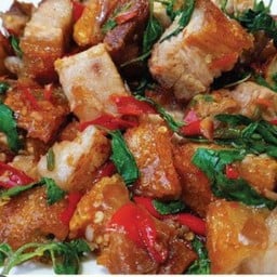 กะเพราหมูกรอบ