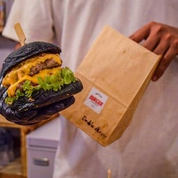 โฮมเมด’  Burger สาขาตลาดวิเศษชัยชาญ