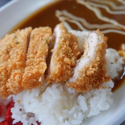 ข้าวแกงกระหรี่ไก่ทอด