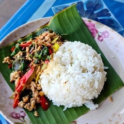 ผัดไทโบราณ ส้มตำ น้ำตก อาหารตามสั่ง ยายตุ๊ ซอยใจเอื้อ