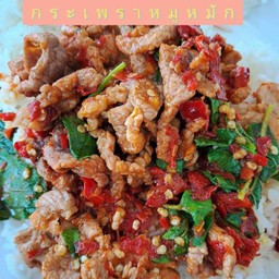 กระเพราหมูชิ้นหน้าทะลัก