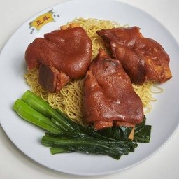 บะหมี่แห้งขาหมูตุ๋นสไตล์ฮ่องกง