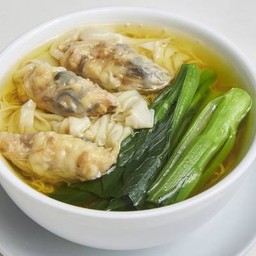บะหมี่น้ำเกี๊ยวกุ้งเห็ดหูหนูดำหน่อไม้จีน 