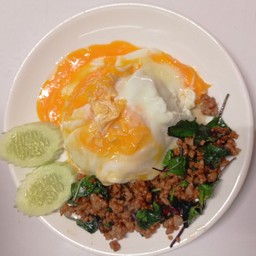 ข้าวไข่ลาวากะเพาหมูสับ