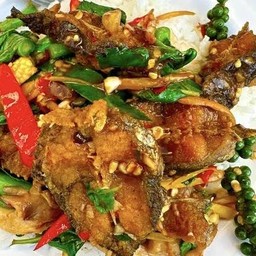 ผัดฉ่าปลาดุกกรอบ