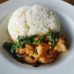 ผัดกะเพรากุ้ง