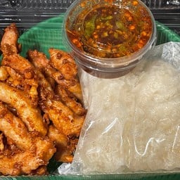หมูทอด 1 ขีด ข้าวเหนียว1ห่อ พร้อมน้ำจิ้มแจ่วรสแซ่บ