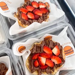 ครอฟเฟิลนูเทล่าสตอเบอรี่