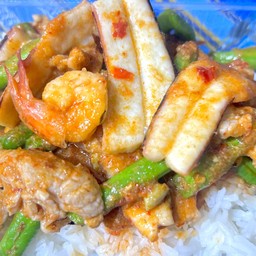 พริกแกงรวมราดข้าว