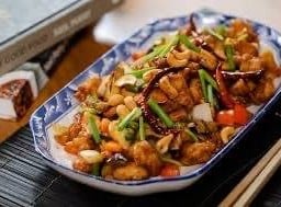 ไก่ผัดเม็ดมะม่วง(stir fried chicken cashew nuts)
