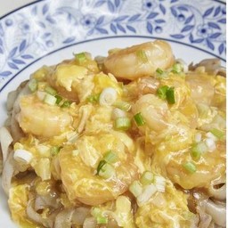เส้นใหญ่ฮ่องกงผัดไข่ข้นกุ้ง