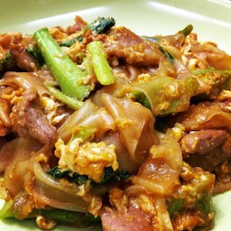 ผัดซีอิ้วไข่ ใส่ไก่