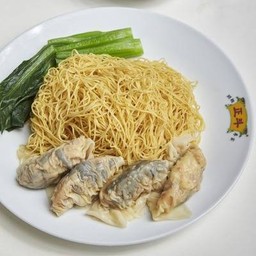 บะหมี่แห้งเกี๊ยวกุ้งเห็ดหูหนูดำหน่อไม้จีน