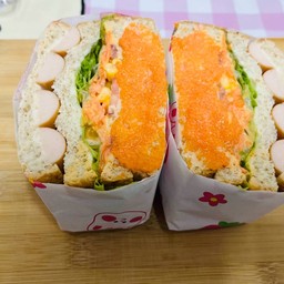 แซนวิชไส้กรอก+ปูอัดไข่กุ้ง