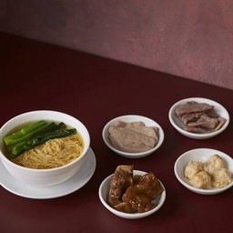 บะหมี่น้ำเครื่องเคียงลวก 2 อย่าง