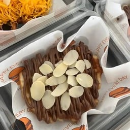 ครอฟเฟิลนูเทล่า อัลมอนด์