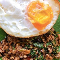 กะเพราหมูสับพริกแห้ง