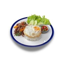 ข้าวหน้ากะเพราเป็ดไข่ดาว stir fried duck and basil on rice with fired egg