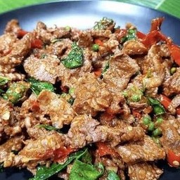 เนื้อผัดพริกใบยี่หร่า
