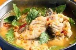 แกงส้มพริกสดเนื้อปลากะพง(Fresh chili sour curry with seabass )