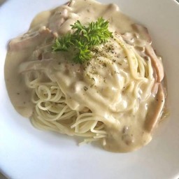 สปาเก็ตตี้ครีมซอส