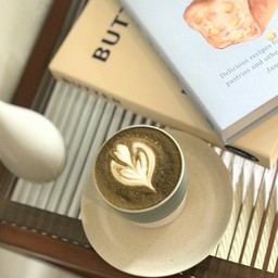 ชาเขียวโฮจิฉะลาเต้ (ร้อน)