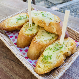XVII Cheese Garlic Bread