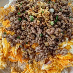 ข้าวราดไข่ข้นหมูสับผัดกระเทียมพริกไทย