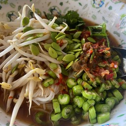 ขนมจีนน้ำยาผสม ป่า ไก่