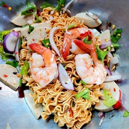 ยำมาม่าไก่ยอ+กุ้ง