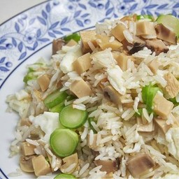ข้าวผัดเห็ดรวมและไข่ขาว