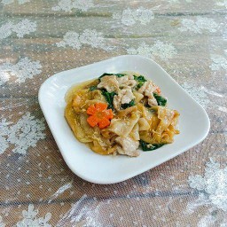 ราดหน้าหมู