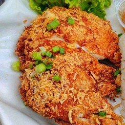 สะโพกไก่ทอดน้ำปลา