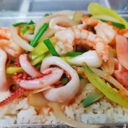 ข้าวผัดพริกอ่อนทะเล