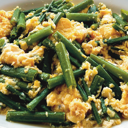 ดอกหอมผัดไข่