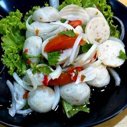 ยำลูกชิ้นปลา