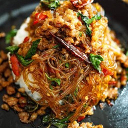 ข้าวกระเพราวุ้นเส้นหมูสับ