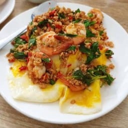 ร้านไข่ค้นคน กระเพรากรอบ คอนโดลุมพินีตึก C