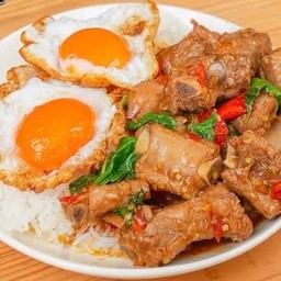ข้าวกะเพราซี่โครงทอด