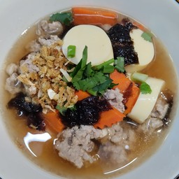 ต้มจืดสาหร่ายเต้าหู้ไข่หมูสับ