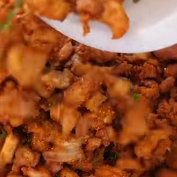 ก๋วยเตี๋ยวน้ำตกเย็นตาโฟต้มยำทรัพย์สมบูรณ์