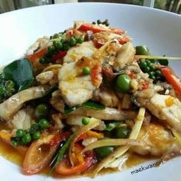 ผัดฉ่าเนื้อปลากระพงกับข้าว