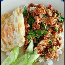 ข้าวกะเพราหมูชิ้น