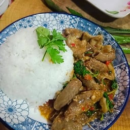 กระเพราใส่อ่อน