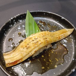 ซูชิหน้าปลาไหลอานาโกะ (Anago Eel Sushi)