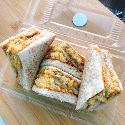 แซนวิชหมูหยองน้ำพริกเพา