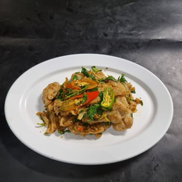 ปลากรายผัดเผ็ดหน่อไม้